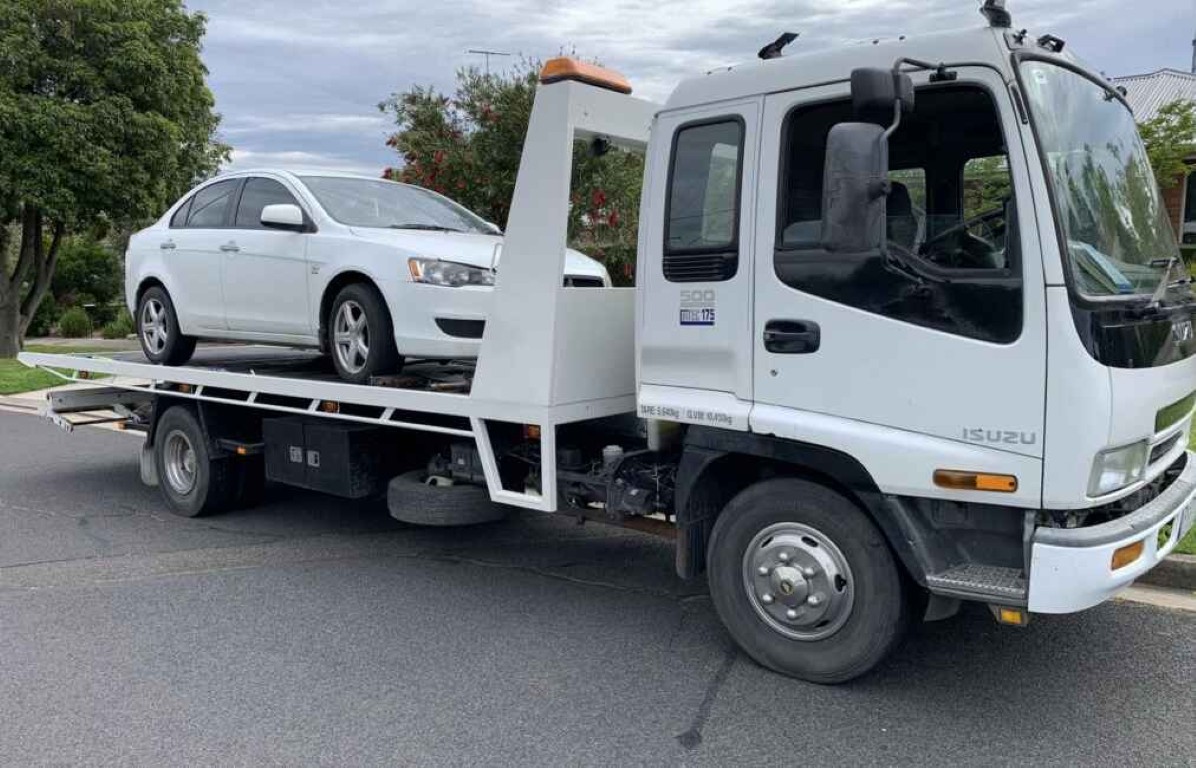 Long-distance towing service for cross-state vehicle transport