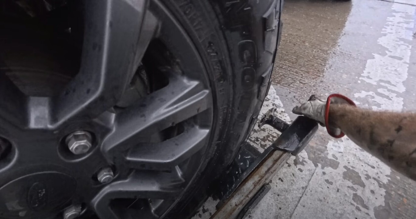 Roadside assistance including tire changes and jump starts in Papillion, NE